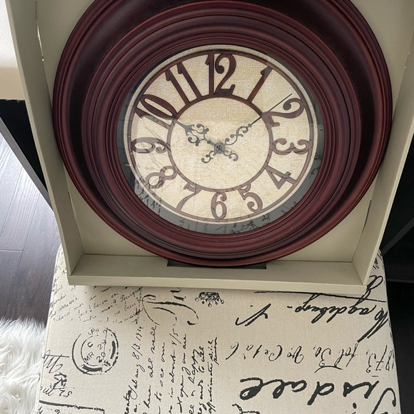 Wall Clocks for Living Room Decor Classic Wall Clock with Roman Clear letters - Picture 2 of 4